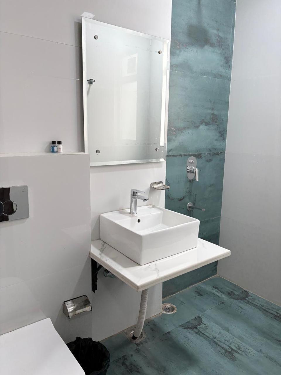 גורגאון Pacific Inn Eco Central מראה חיצוני תמונה
