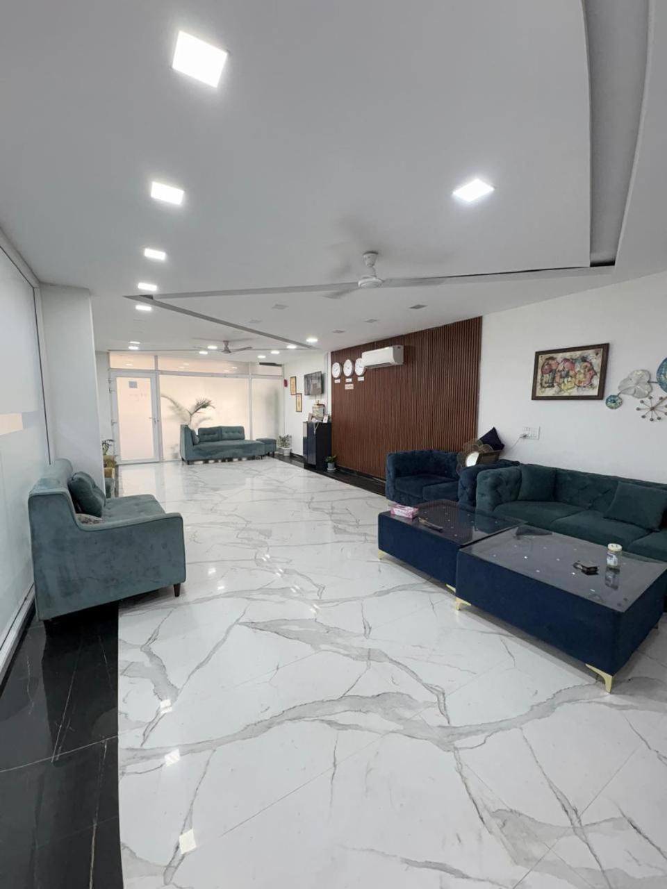 גורגאון Pacific Inn Eco Central מראה חיצוני תמונה