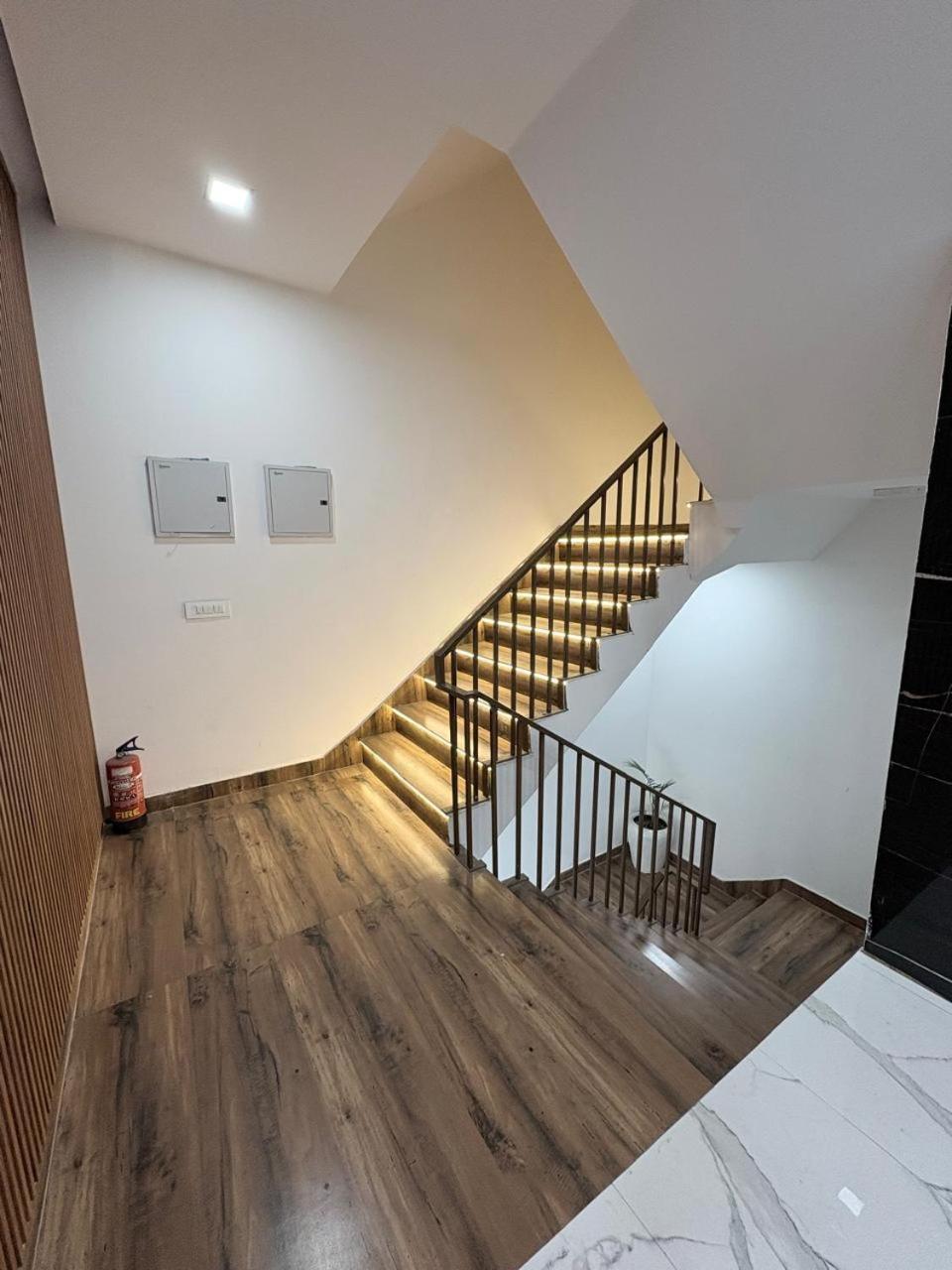 גורגאון Pacific Inn Eco Central מראה חיצוני תמונה