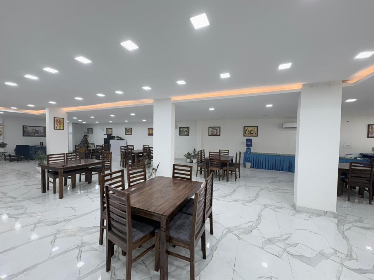גורגאון Pacific Inn Eco Central מראה חיצוני תמונה