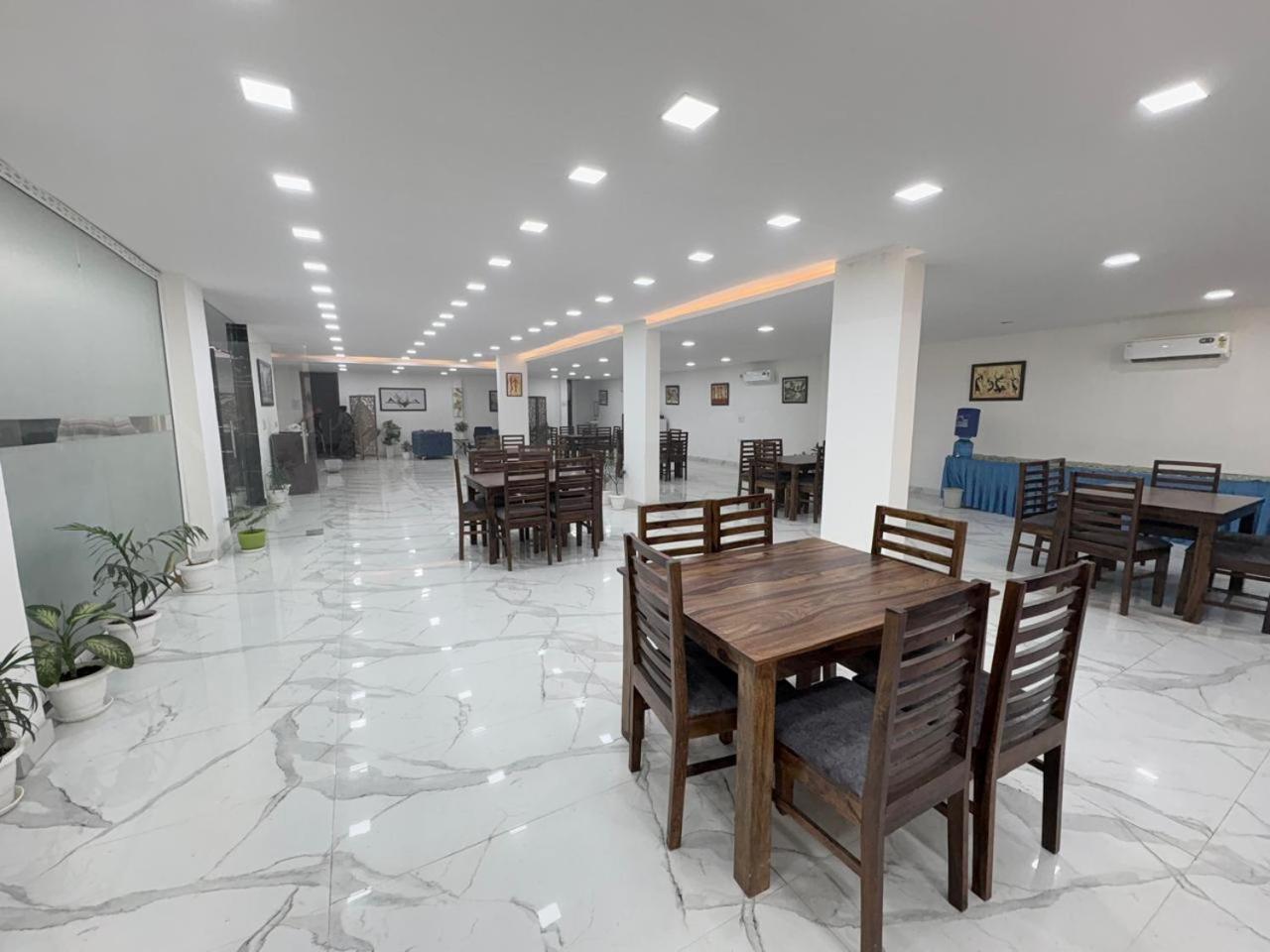 גורגאון Pacific Inn Eco Central מראה חיצוני תמונה