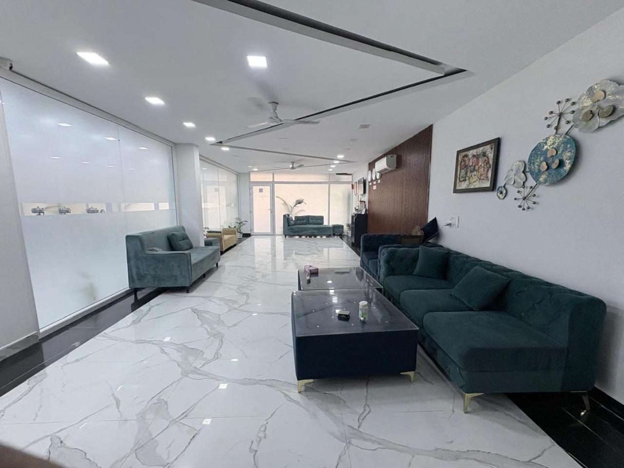 גורגאון Pacific Inn Eco Central מראה חיצוני תמונה