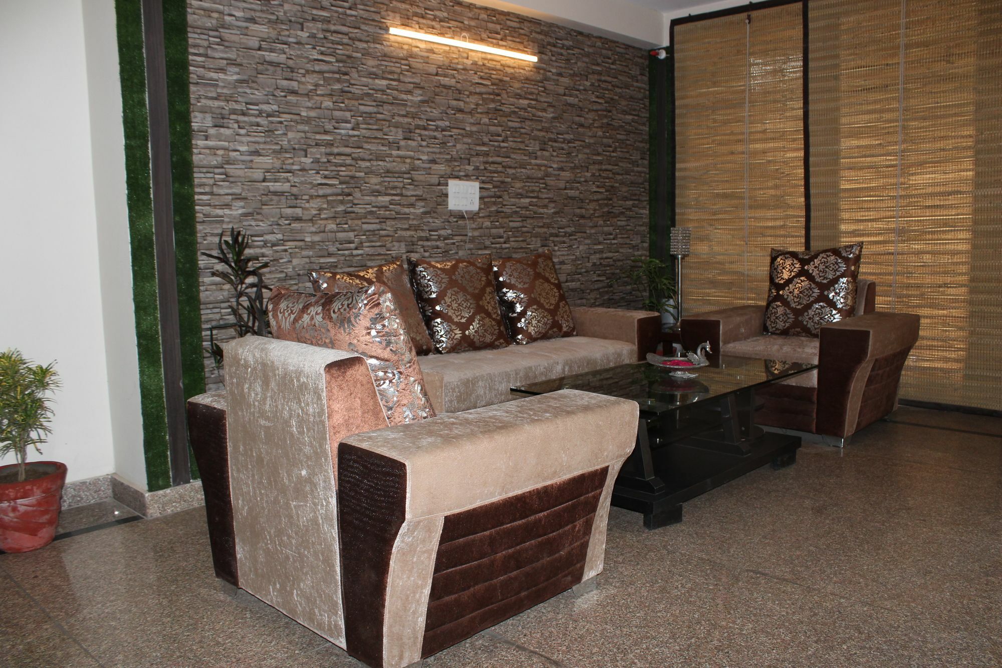גורגאון Pacific Inn Eco Central מראה חיצוני תמונה